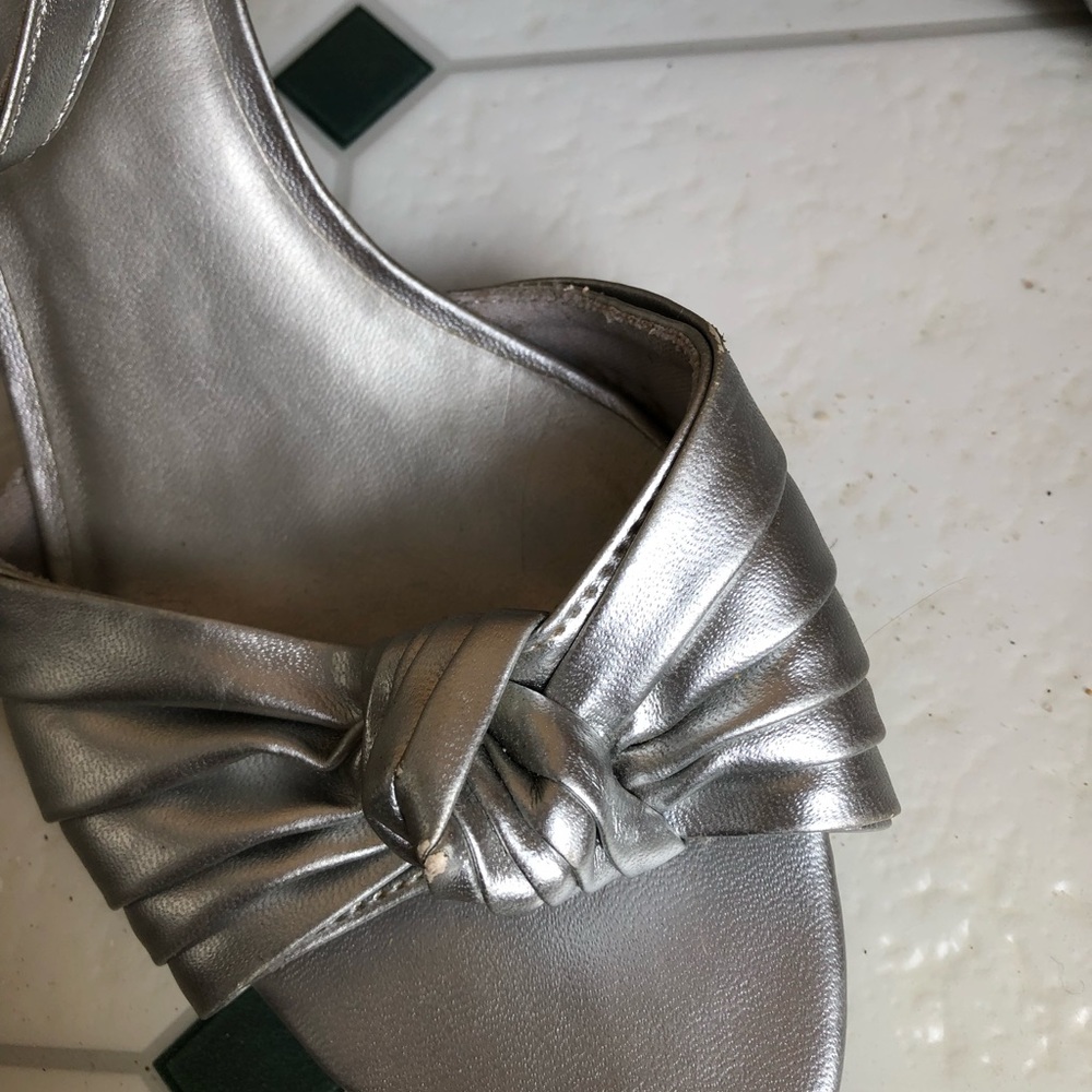Silver Heels - Picture 6 of 8